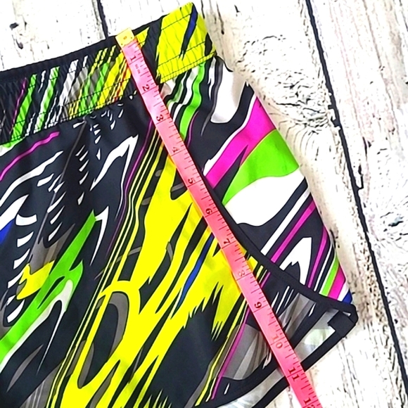 Fabletics Carrie Carnival Print Athletic Running Gym Workout Shorts Womens Sz M - Picture 7 of 16